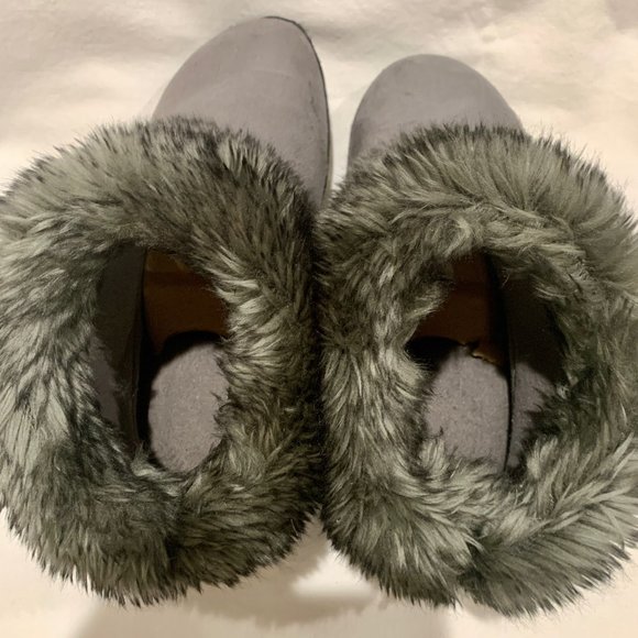 Isotoner Faux Fur Trimmed Micro-Suede Bootie Slippers Rubber Soles Gray Size 8.5 - Picture 6 of 11